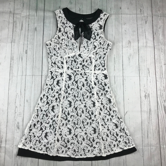 Victoria's Secret Dresses & Skirts - Victorias Secret lace keyhole back A-line dress O2